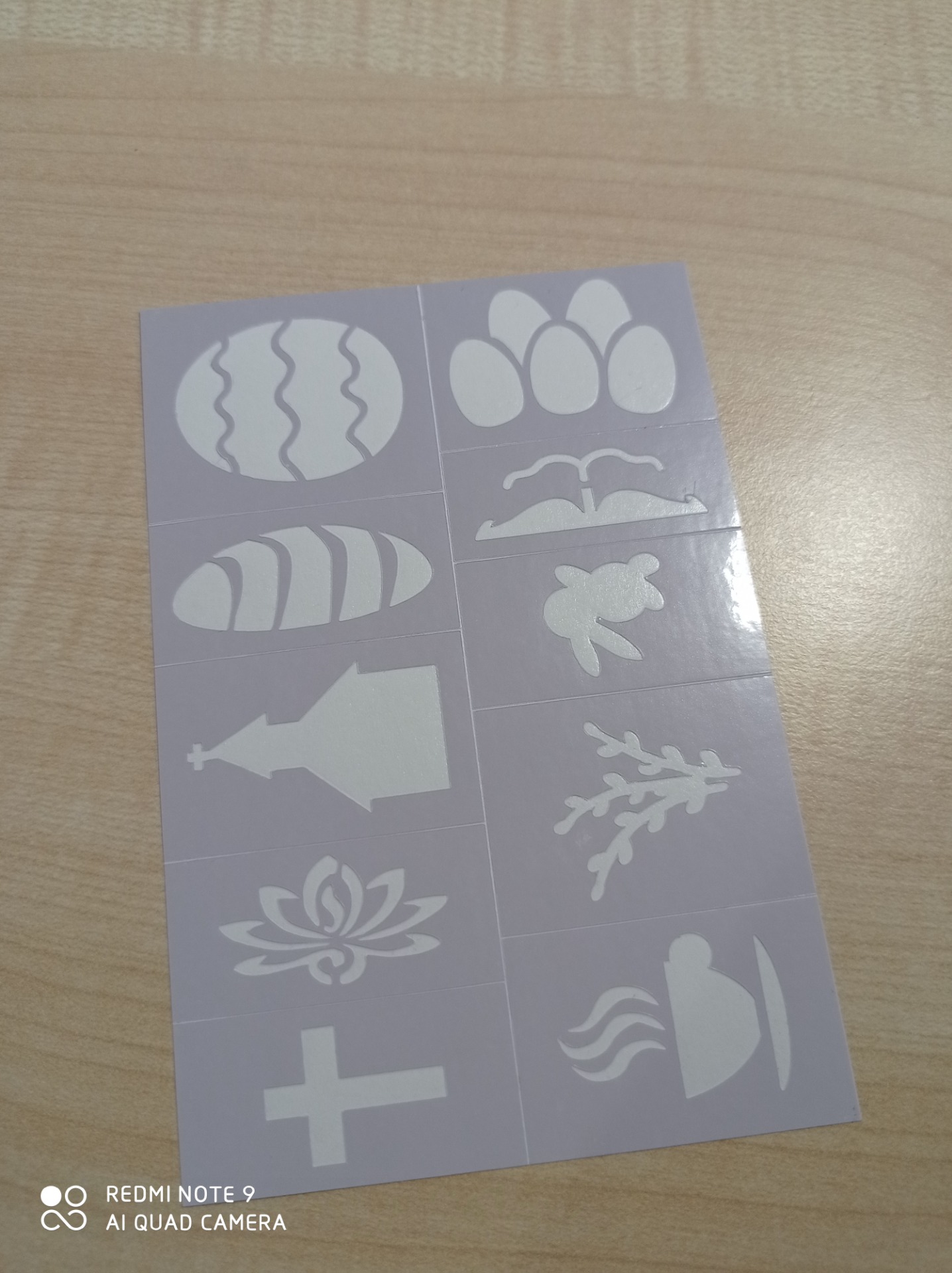 uovo di pasqua grande, uovo di pasqua piccoli, pane, immagine strana, chiesa, coniglio, olivo, fiore, croce, tazza calda